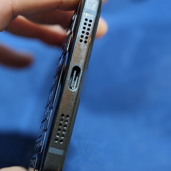 Blackberry Key 2 UNLOCKED 🔥 Model BBF100-2 | 64G |  Like New 👍 - Picture 5 of 7